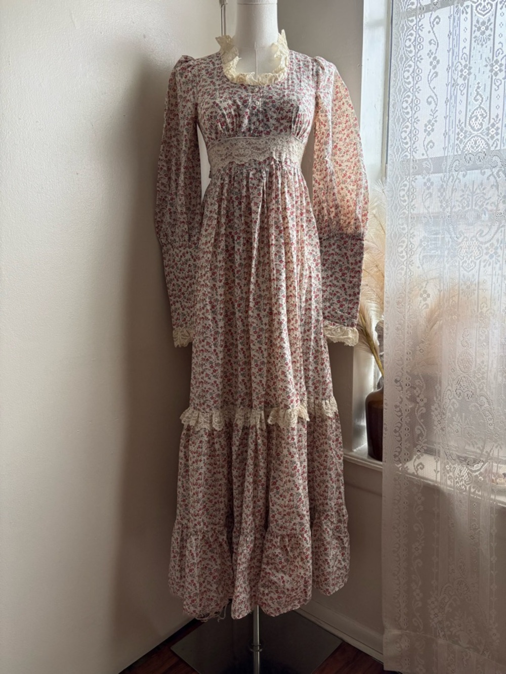 Vintage 70s Gunne Sax calico cream and lace long sleeve floral prairie dress